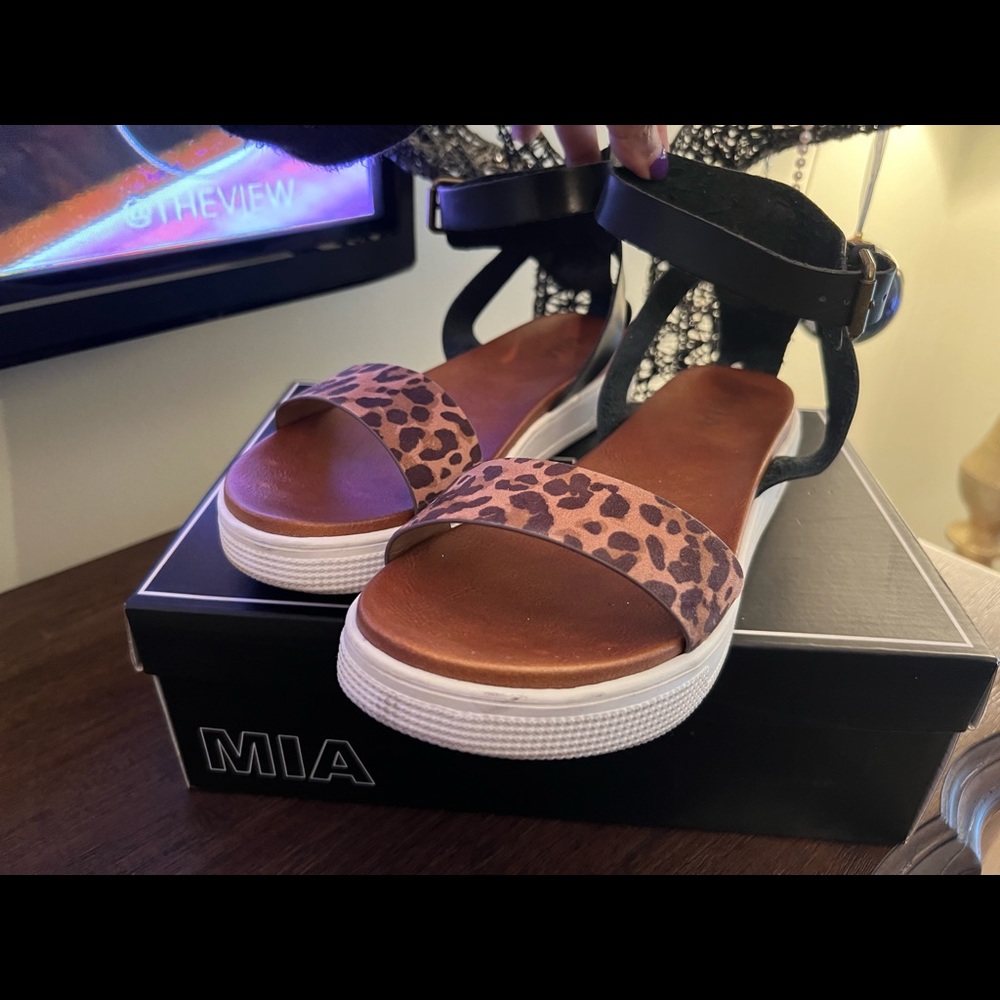 Mia Sandals